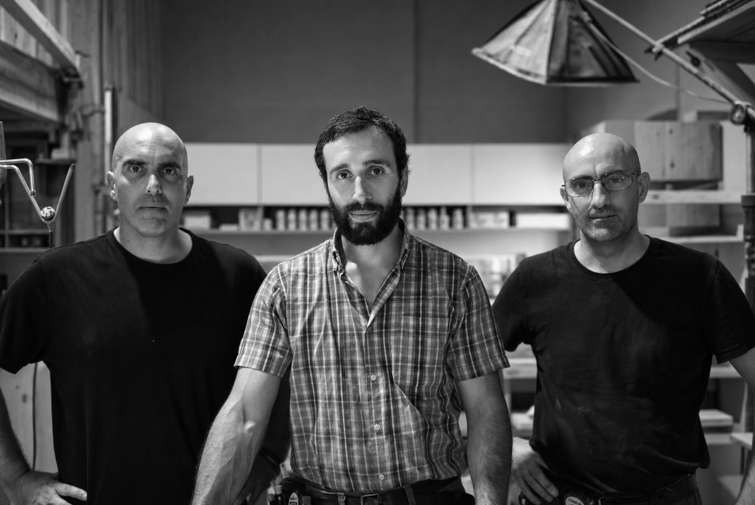 Javier Serra, Fermín Lorda y Fernando Tinelli en el taller